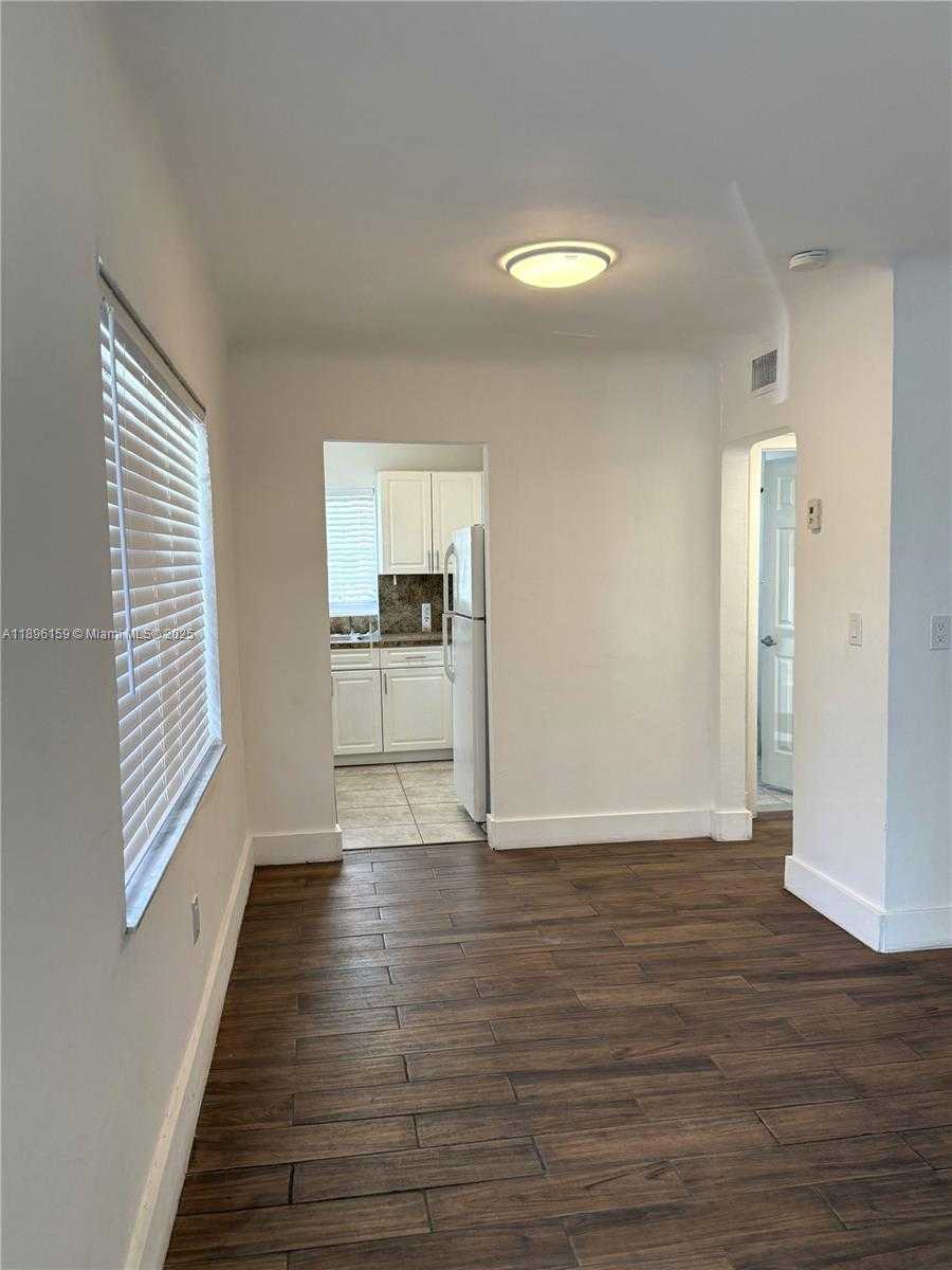 Small Image of 2101 BAY DR #2, Miami Beach Number 11