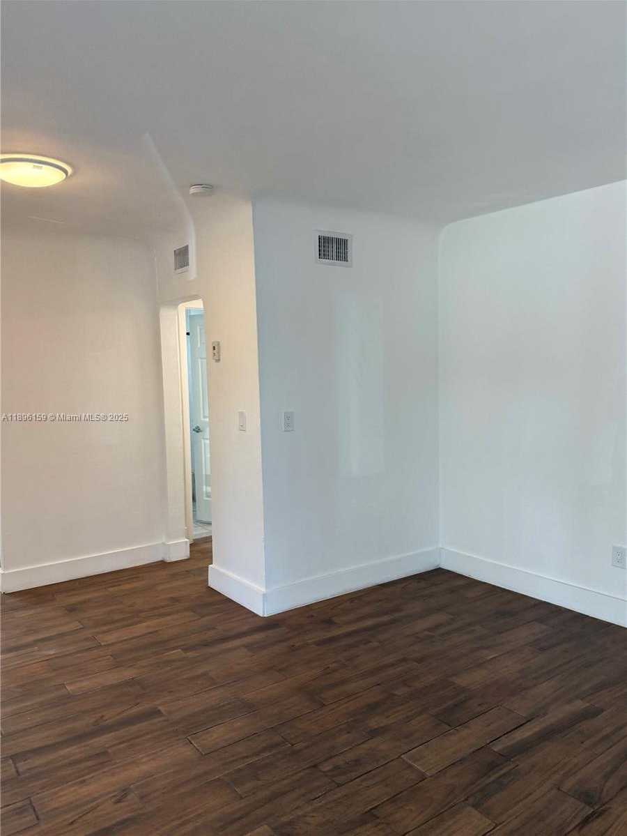 Small Image of 2101 BAY DR #2, Miami Beach Number 12
