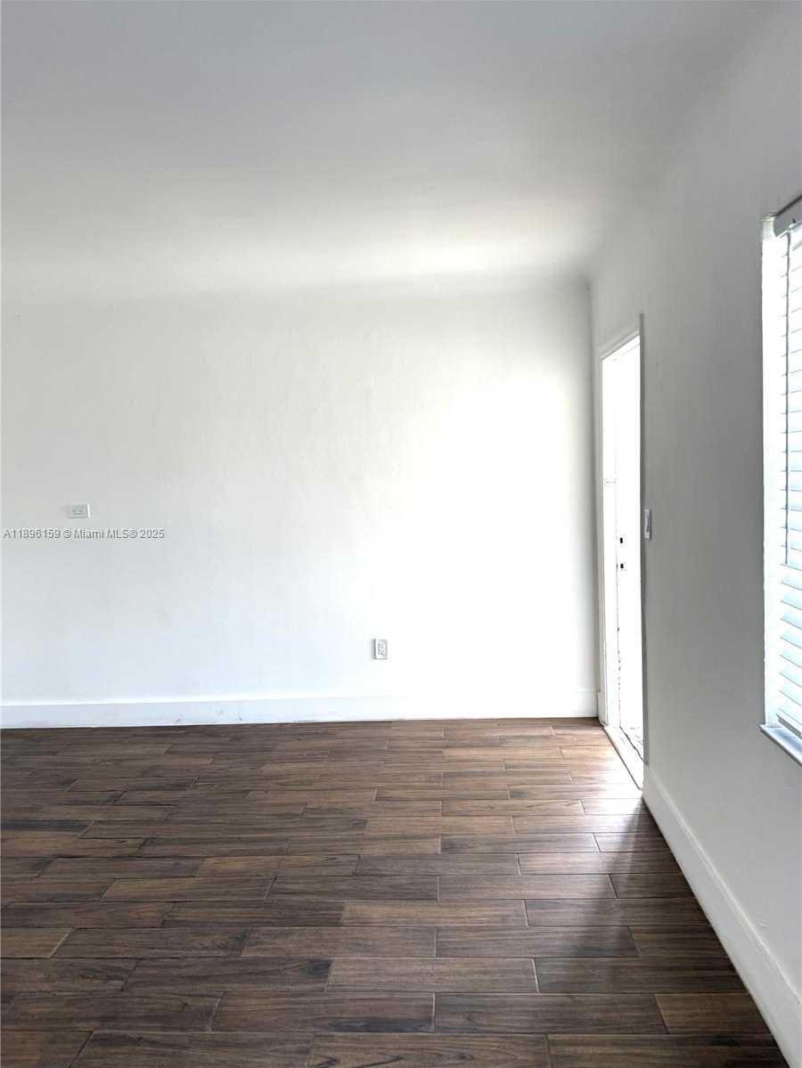 Small Image of 2101 BAY DR #2, Miami Beach Number 13