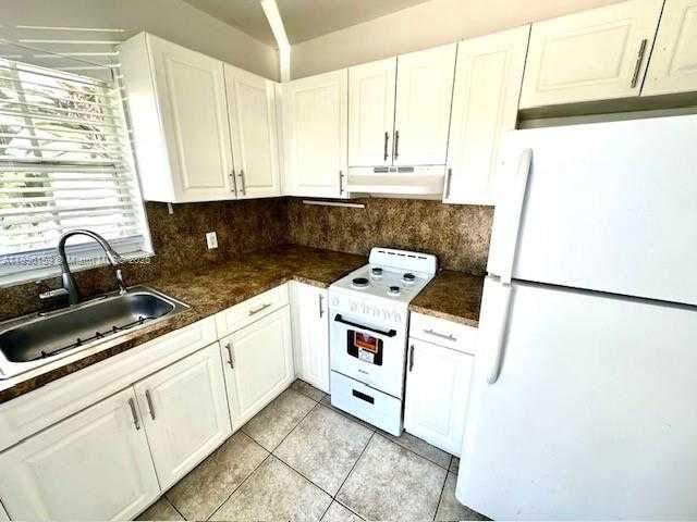 Small Image of 2101 BAY DR #2, Miami Beach Number 14