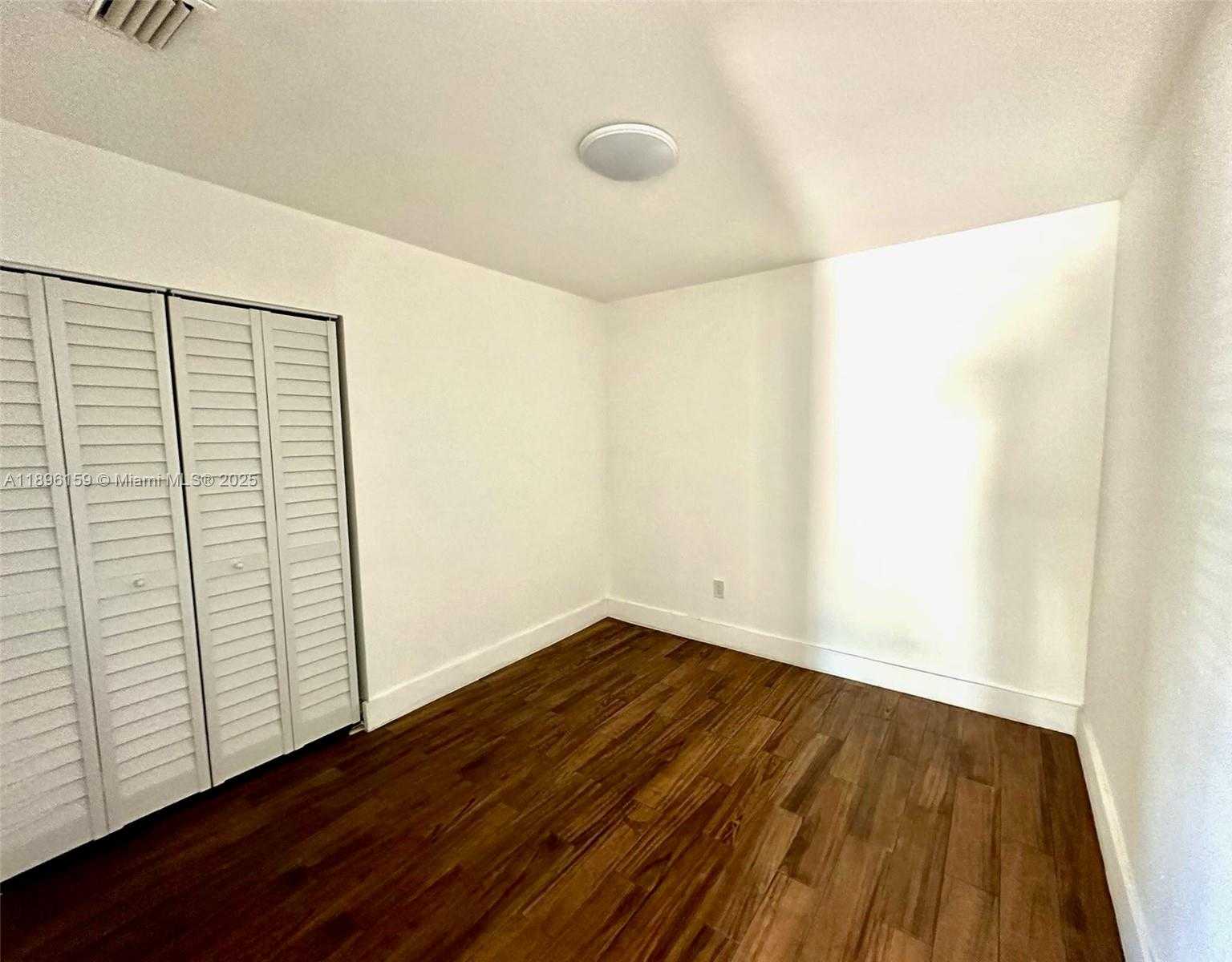 Small Image of 2101 BAY DR #2, Miami Beach Number 17