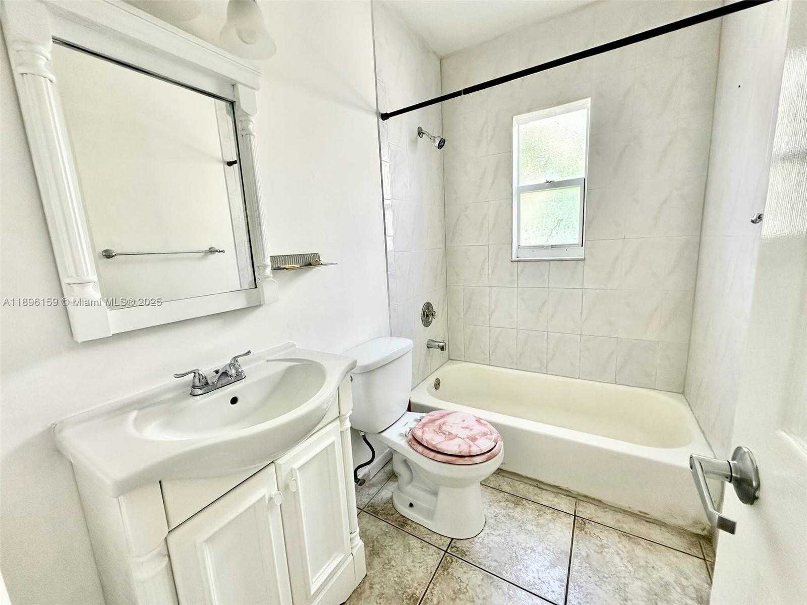 Small Image of 2101 BAY DR #2, Miami Beach Number 19