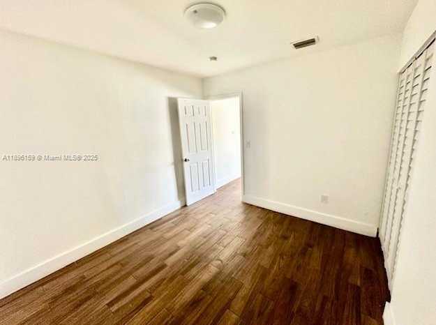 Small Image of 2101 BAY DR #2, Miami Beach Number 6
