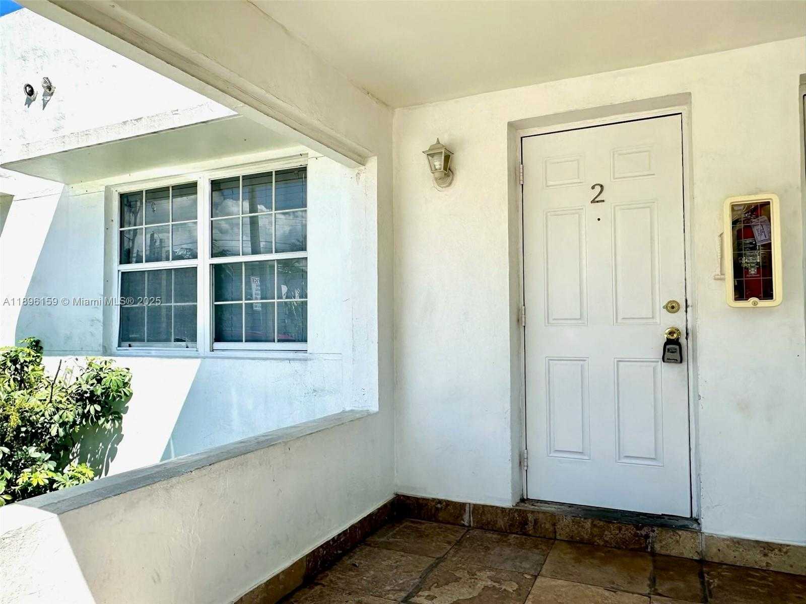 Small Image of 2101 BAY DR #2, Miami Beach Number 7