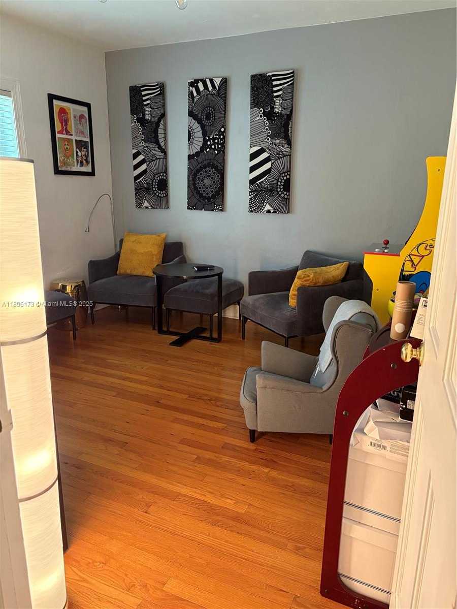 Small Image of 1710 SEGOVIA ST, Coral Gables Number 14