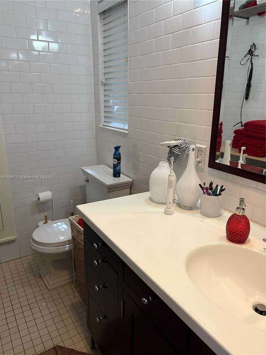 Small Image of 1710 SEGOVIA ST, Coral Gables Number 16