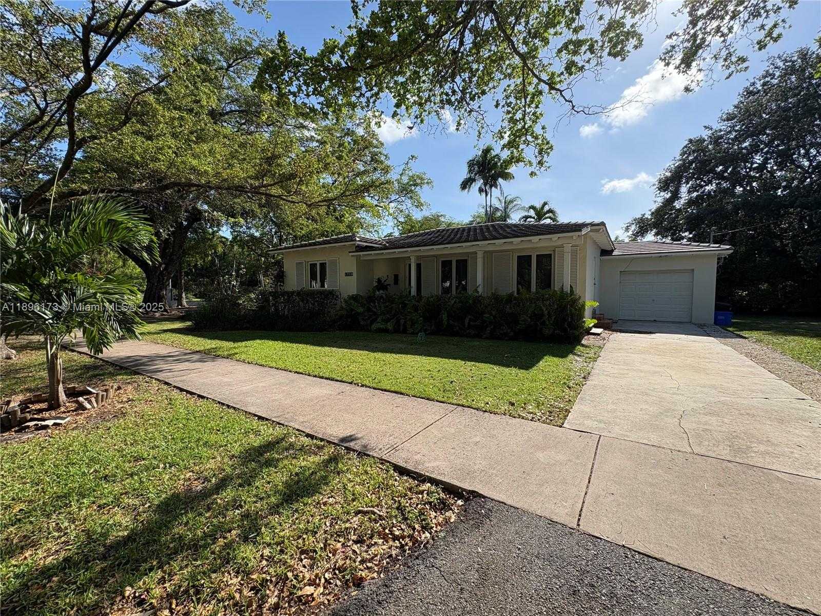 Small Image of 1710 SEGOVIA ST, Coral Gables Number 2
