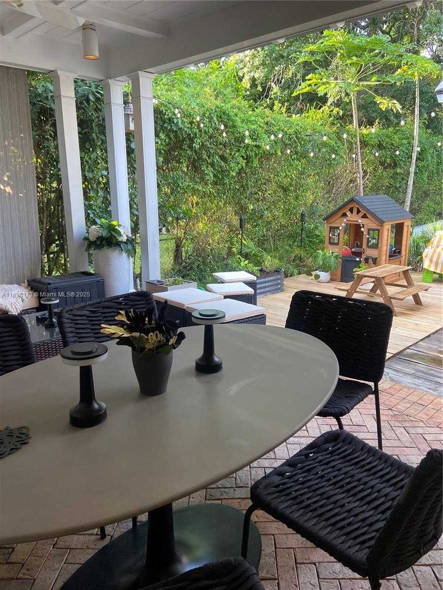 Small Image of 1710 SEGOVIA ST, Coral Gables Number 25