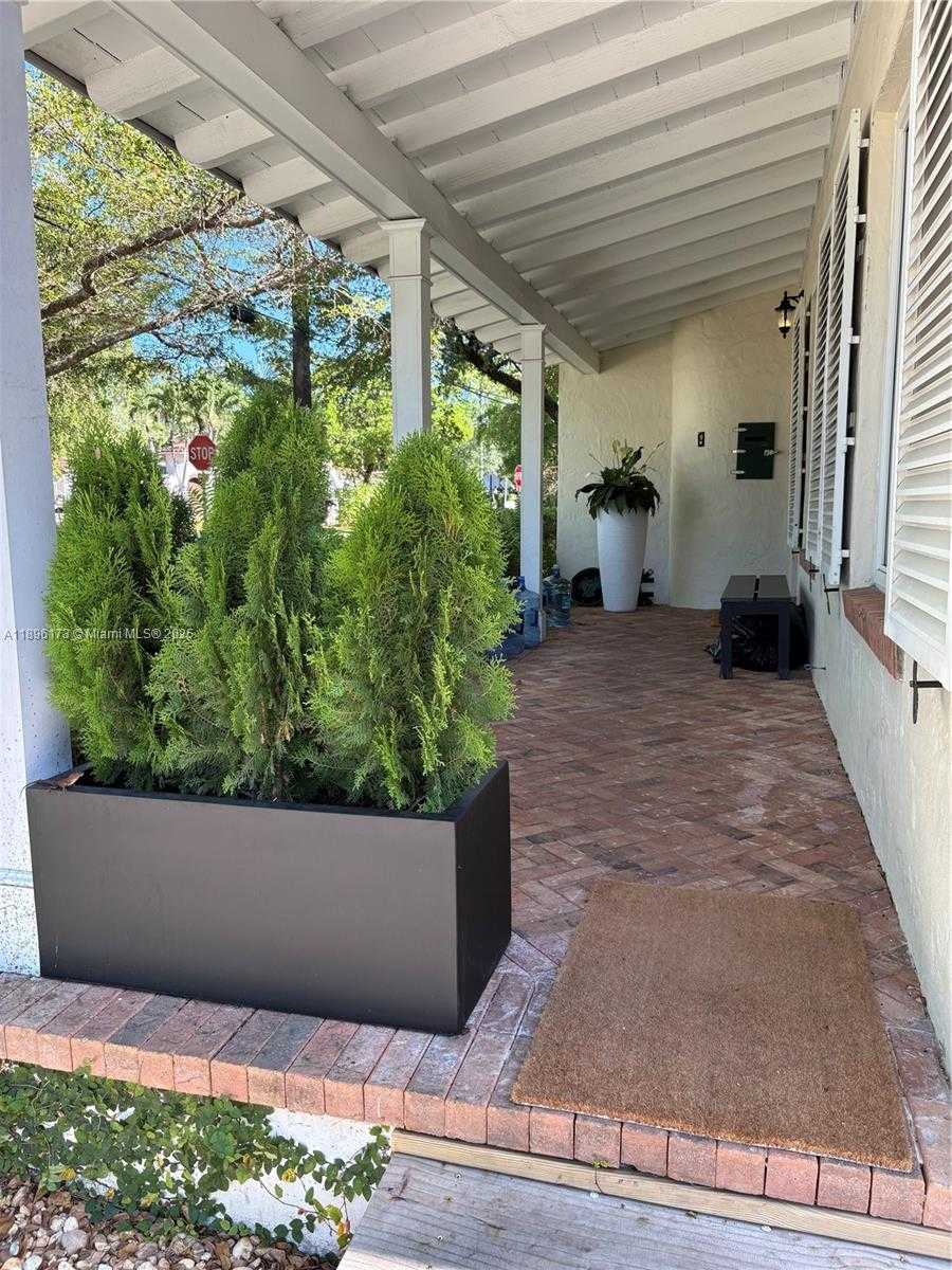 Small Image of 1710 SEGOVIA ST, Coral Gables Number 3