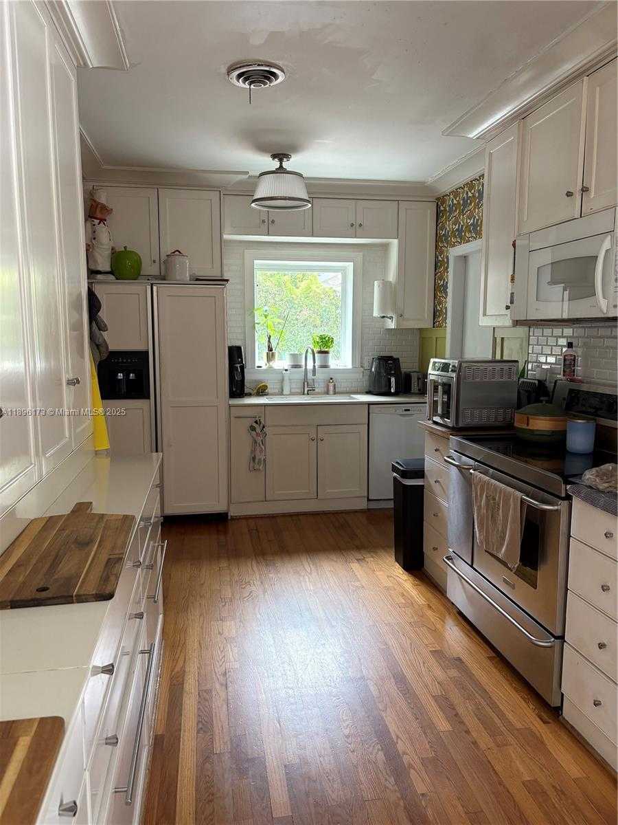 Small Image of 1710 SEGOVIA ST, Coral Gables Number 4