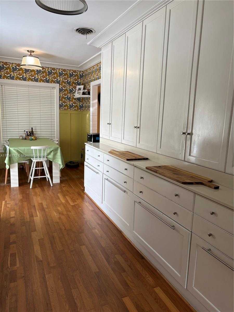 Small Image of 1710 SEGOVIA ST, Coral Gables Number 5