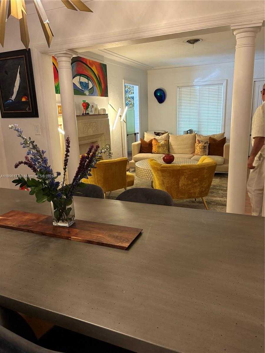 Small Image of 1710 SEGOVIA ST, Coral Gables Number 6