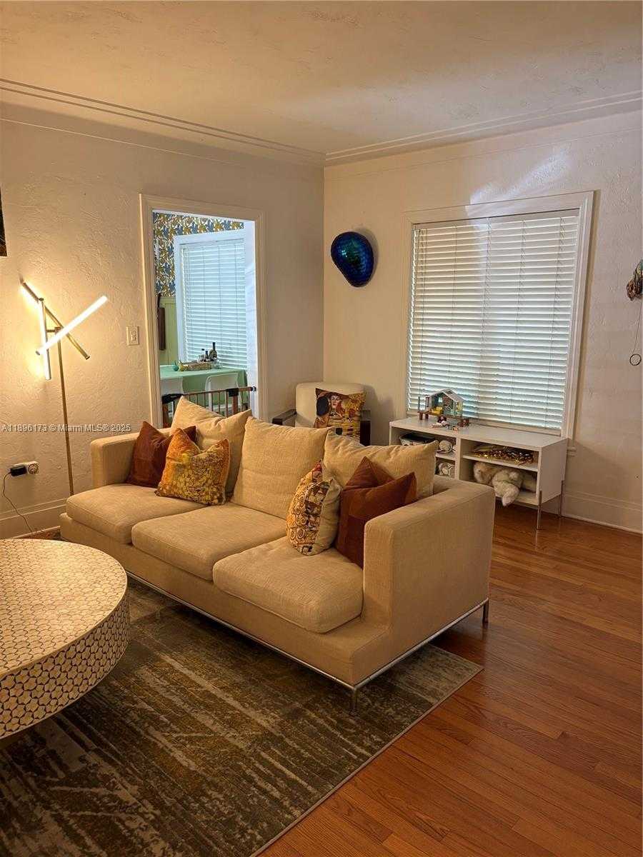 Small Image of 1710 SEGOVIA ST, Coral Gables Number 9