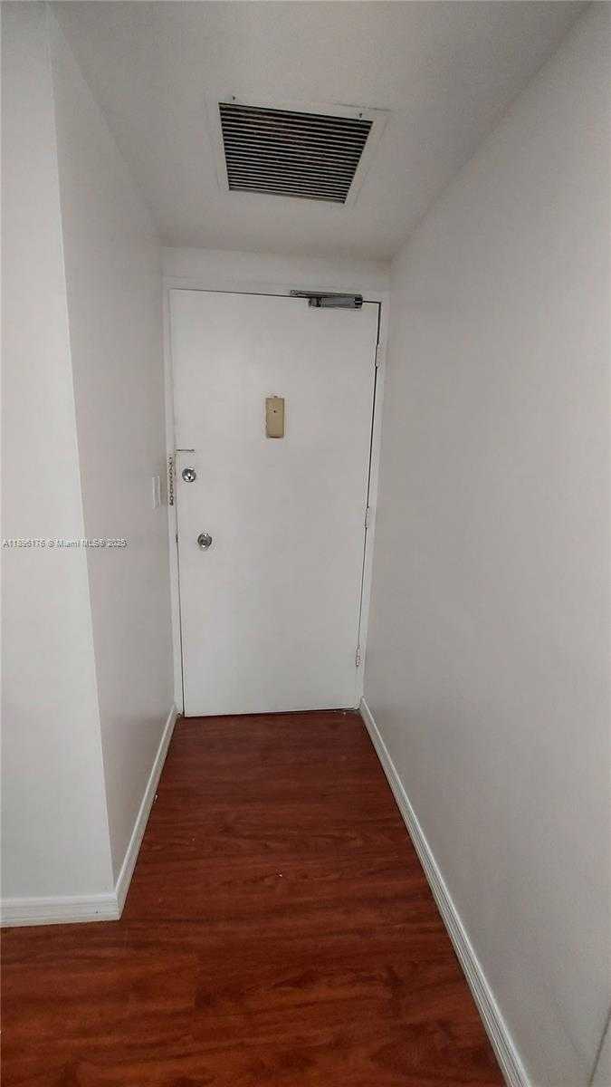 Small Image of 825 SOUTH EAST BRICKELL BAY DR #443, Miami Number 4