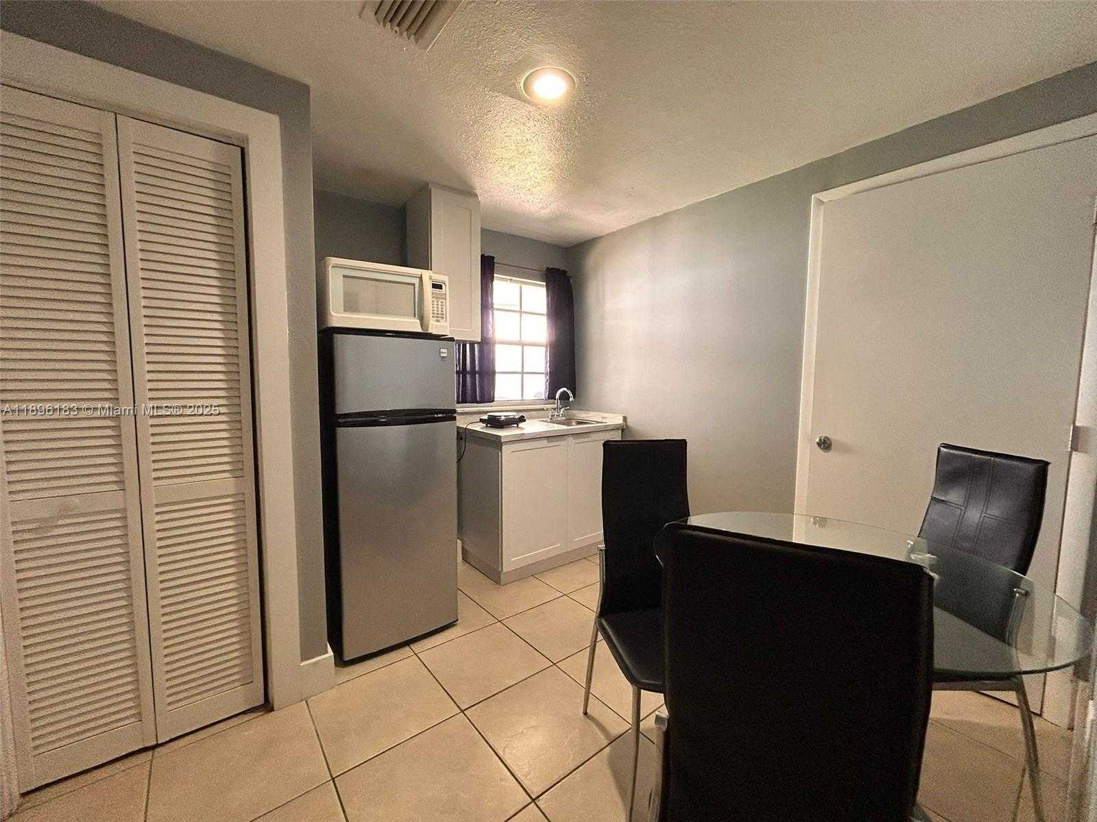 Small Image of 1328 WEST 82ND ST #1328, Hialeah Number 2