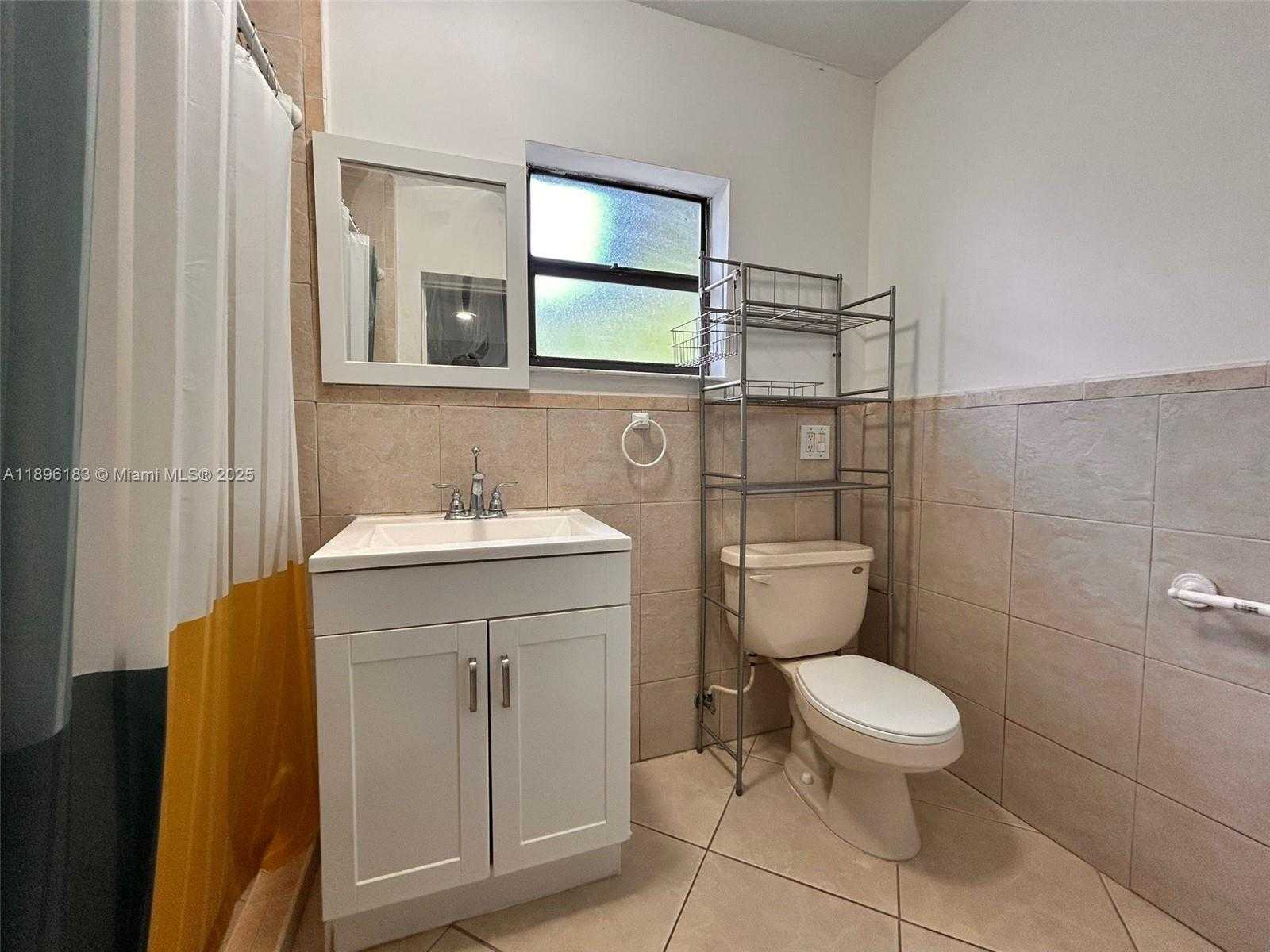 Small Image of 1328 WEST 82ND ST #1328, Hialeah Number 4