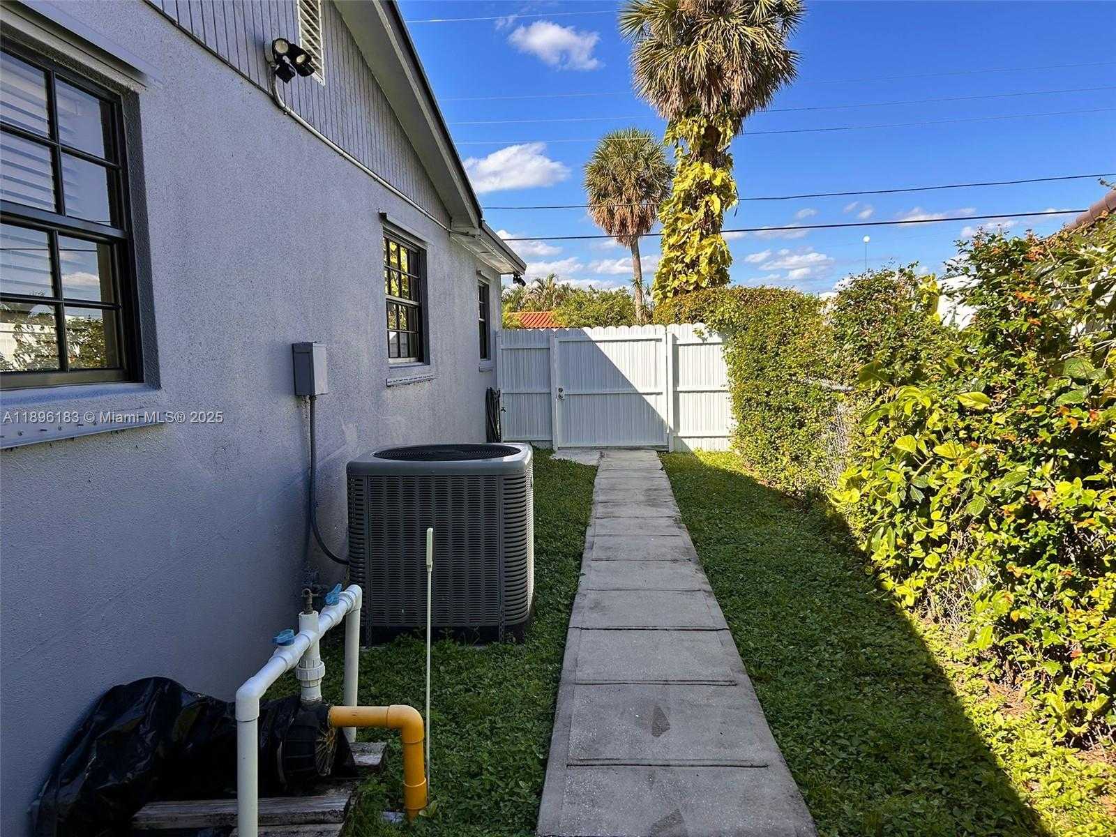 Small Image of 1328 WEST 82ND ST #1328, Hialeah Number 6