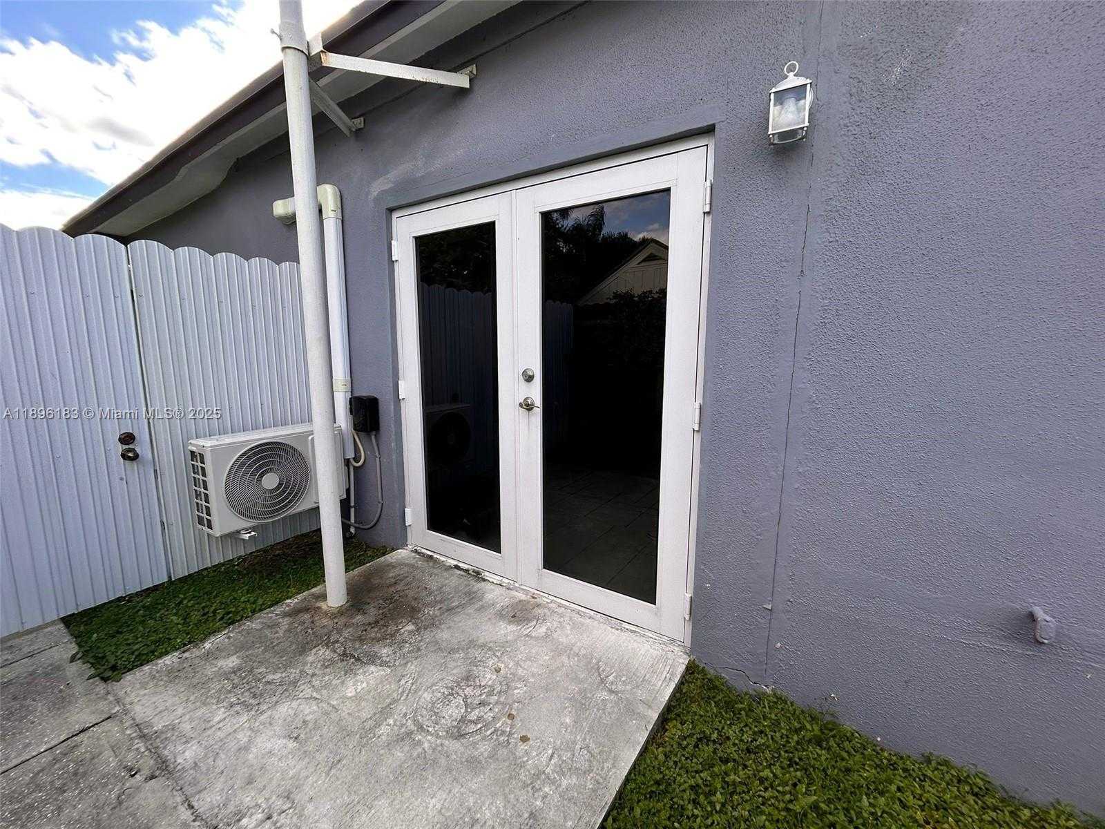 Small Image of 1328 WEST 82ND ST #1328, Hialeah Number 7