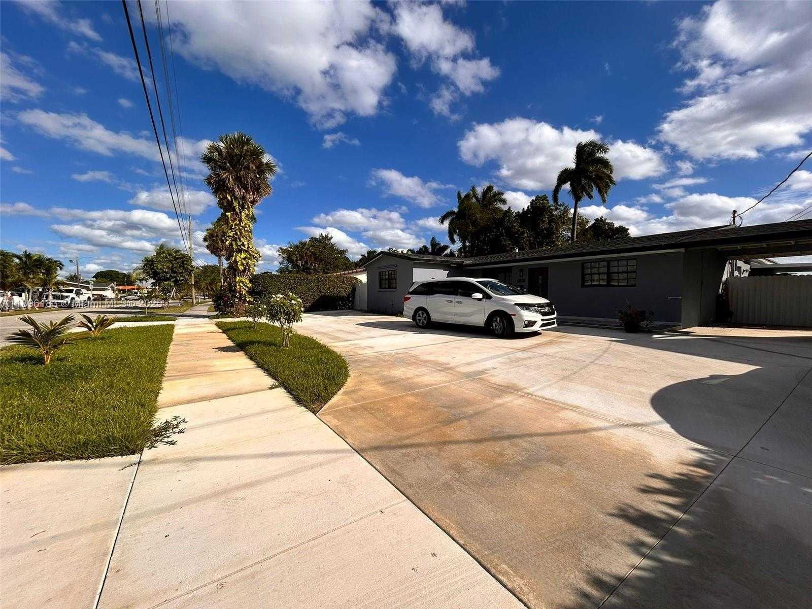 Small Image of 1328 WEST 82ND ST #1328, Hialeah Number 8
