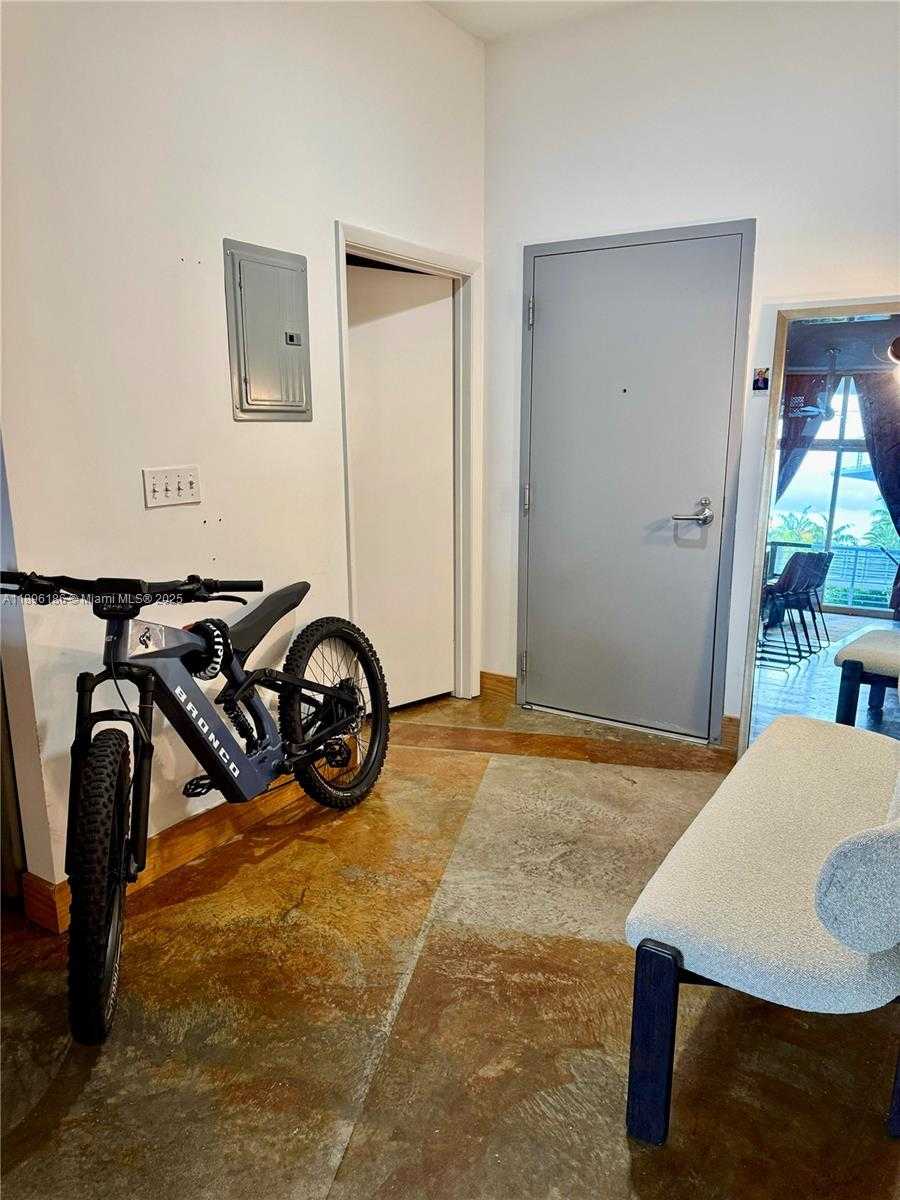 Small Image of 2001 MERIDIAN AVE #417, Miami Beach Number 11
