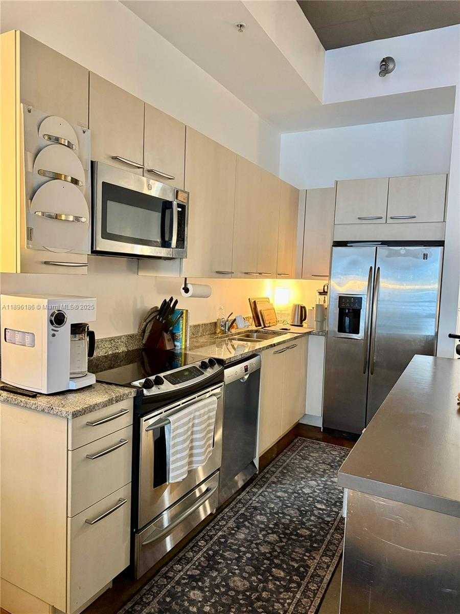 Small Image of 2001 MERIDIAN AVE #417, Miami Beach Number 16