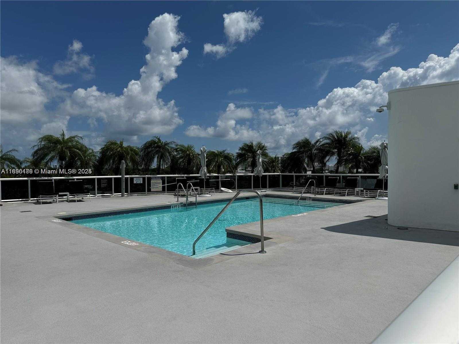 Small Image of 2001 MERIDIAN AVE #417, Miami Beach Number 18