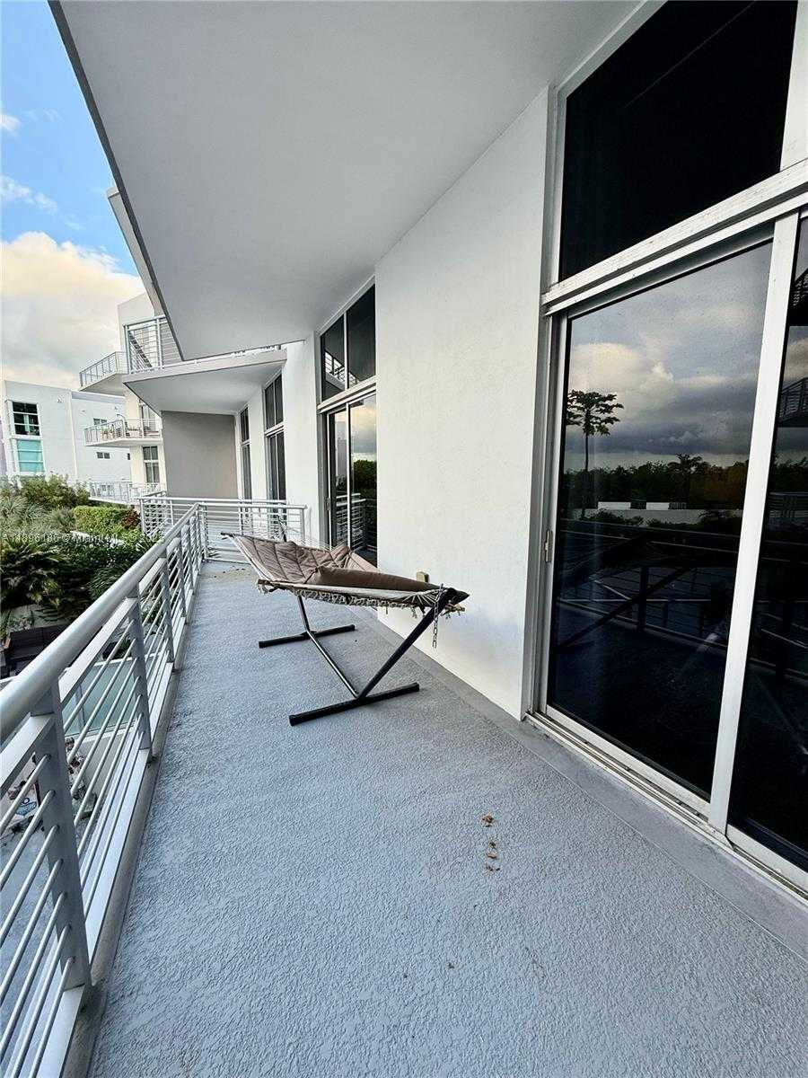 Small Image of 2001 MERIDIAN AVE #417, Miami Beach Number 3