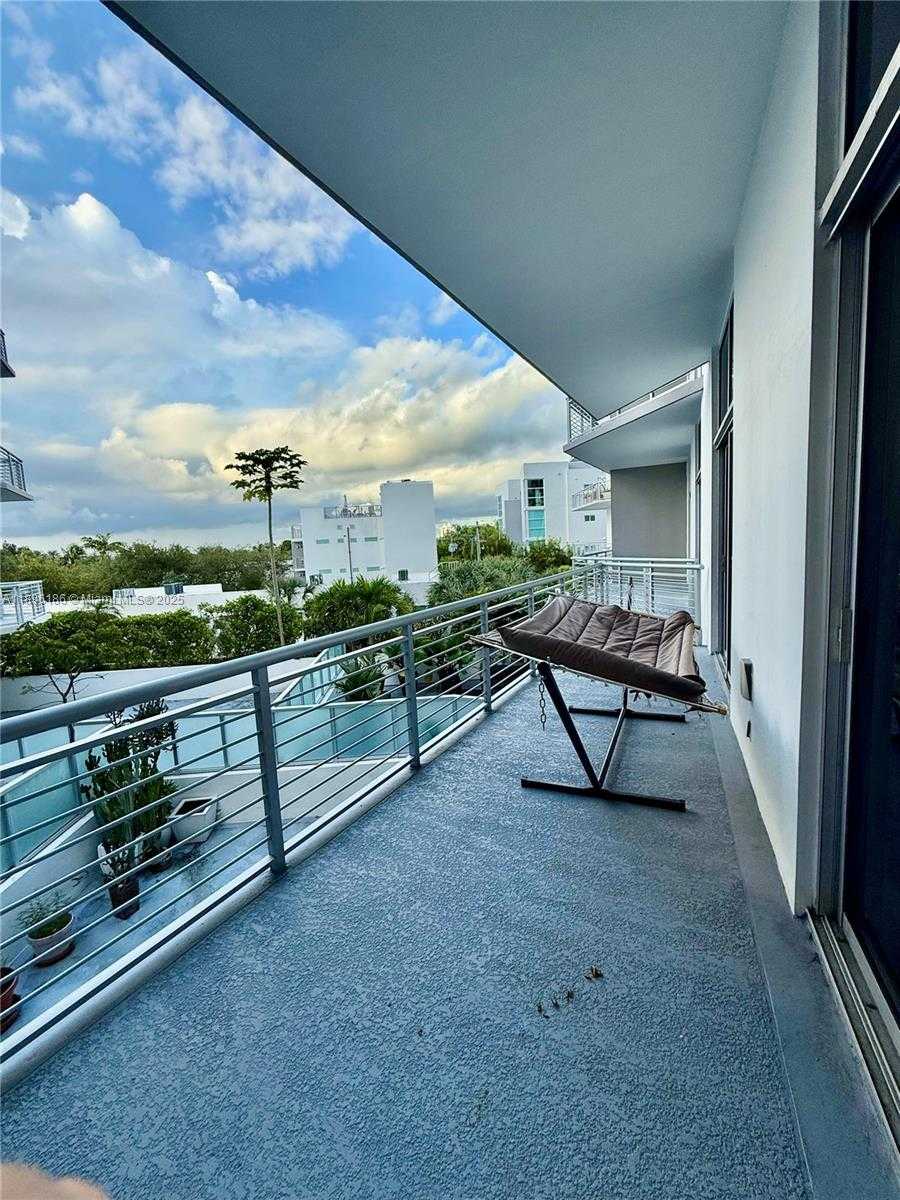 Small Image of 2001 MERIDIAN AVE #417, Miami Beach Number 4