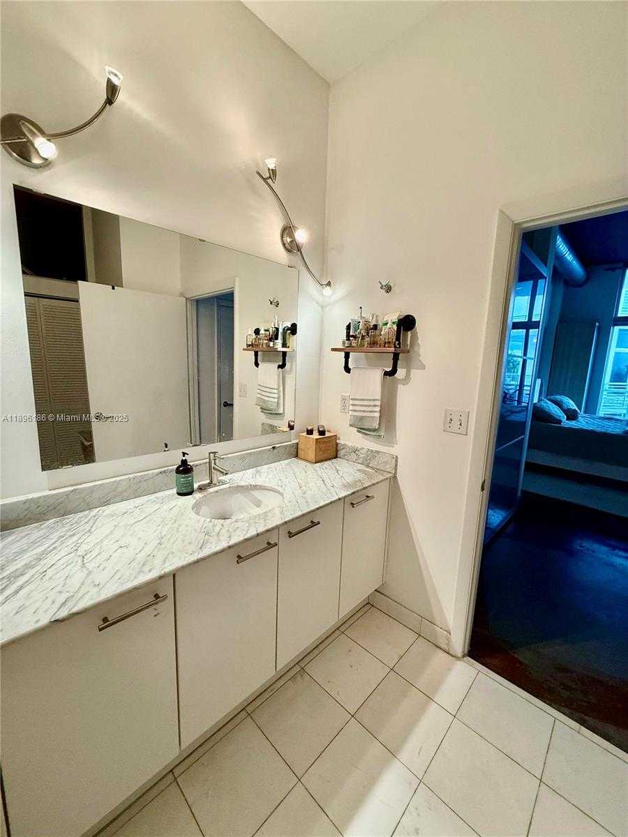 Small Image of 2001 MERIDIAN AVE #417, Miami Beach Number 9