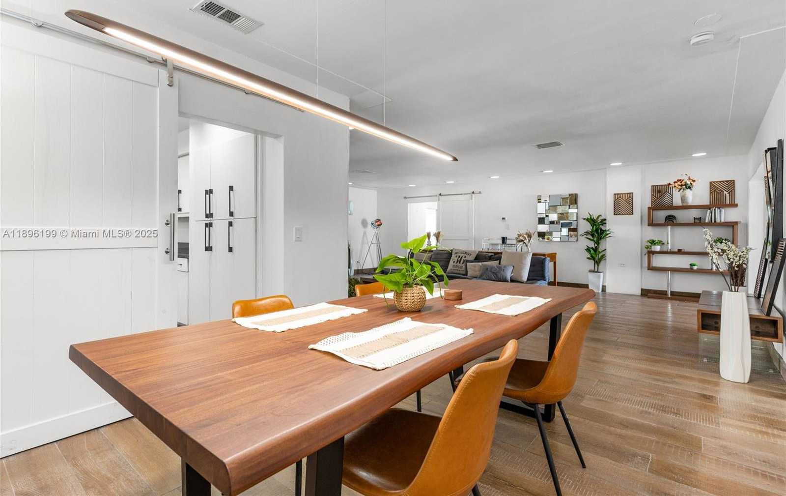 Small Image of 8220 HAWTHORNE AVE, Miami Beach Number 11