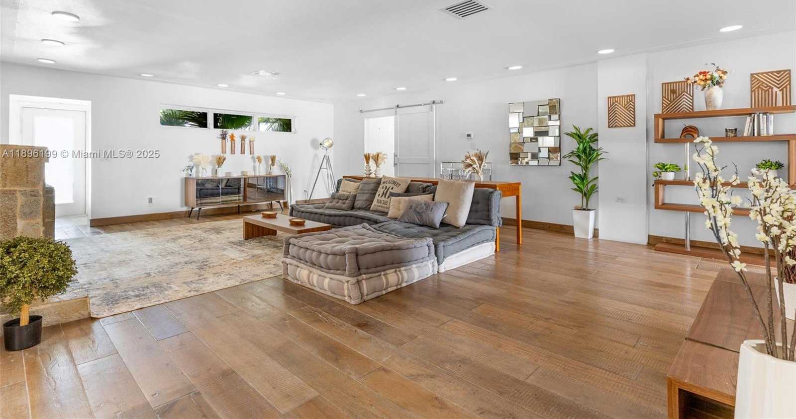 Small Image of 8220 HAWTHORNE AVE, Miami Beach Number 12
