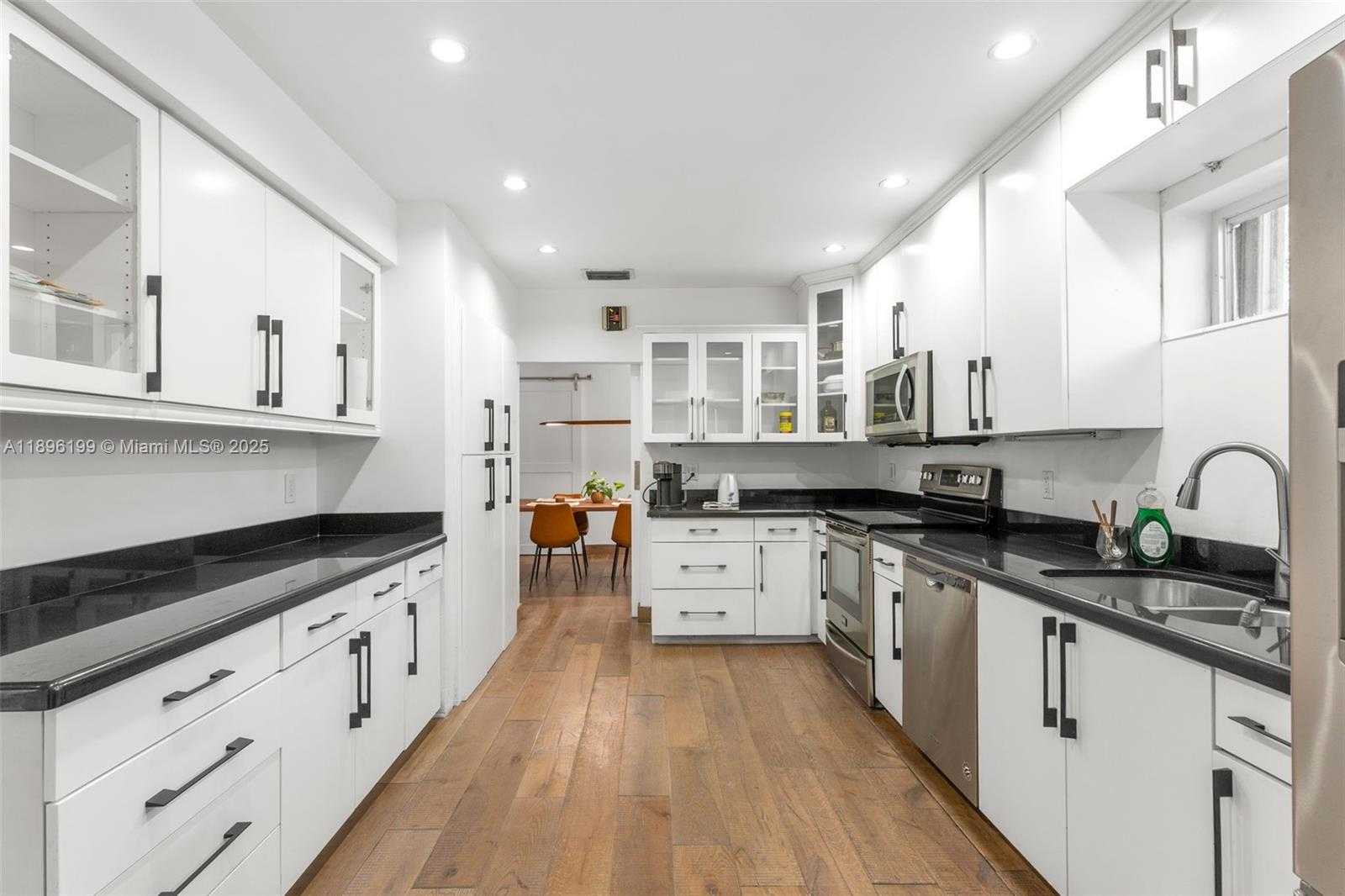 Small Image of 8220 HAWTHORNE AVE, Miami Beach Number 13