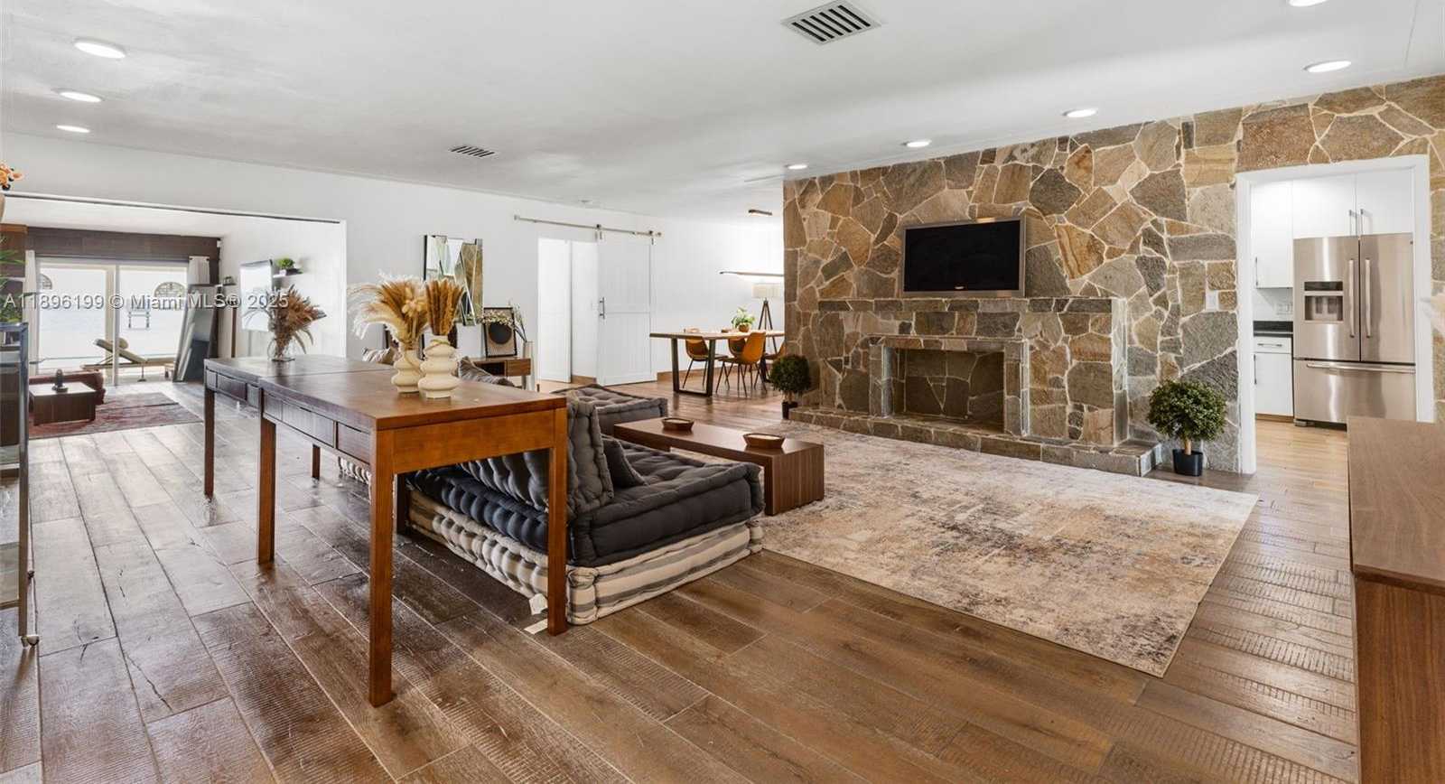 Small Image of 8220 HAWTHORNE AVE, Miami Beach Number 14