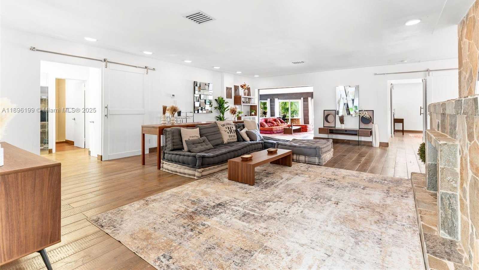 Small Image of 8220 HAWTHORNE AVE, Miami Beach Number 15