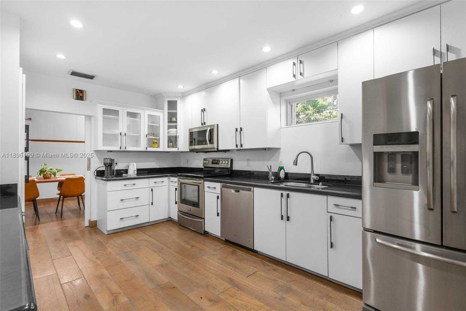 Small Image of 8220 HAWTHORNE AVE, Miami Beach Number 16
