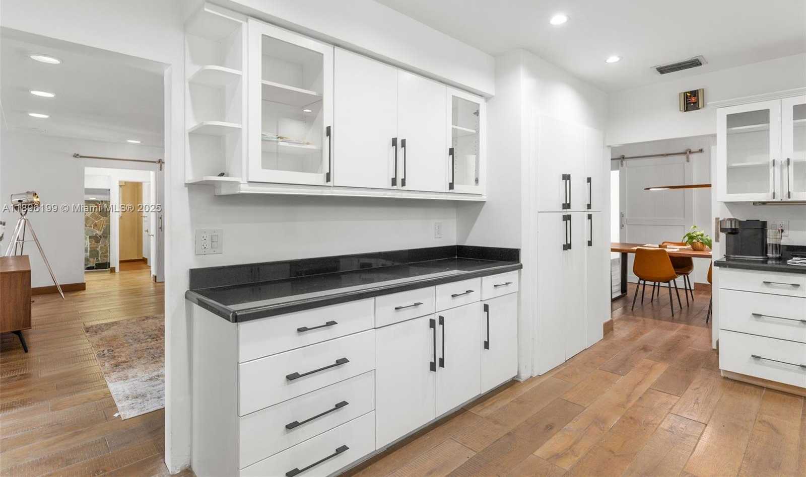 Small Image of 8220 HAWTHORNE AVE, Miami Beach Number 18