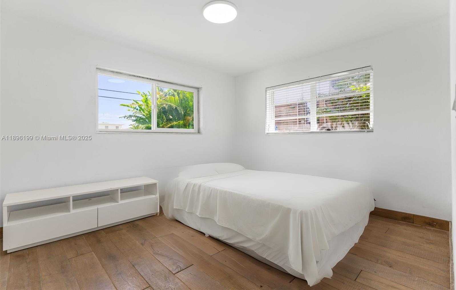 Small Image of 8220 HAWTHORNE AVE, Miami Beach Number 24