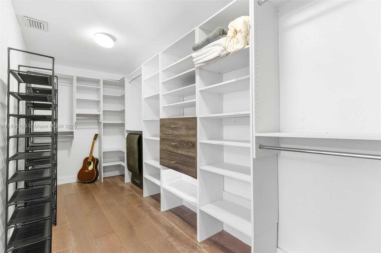 Small Image of 8220 HAWTHORNE AVE, Miami Beach Number 25