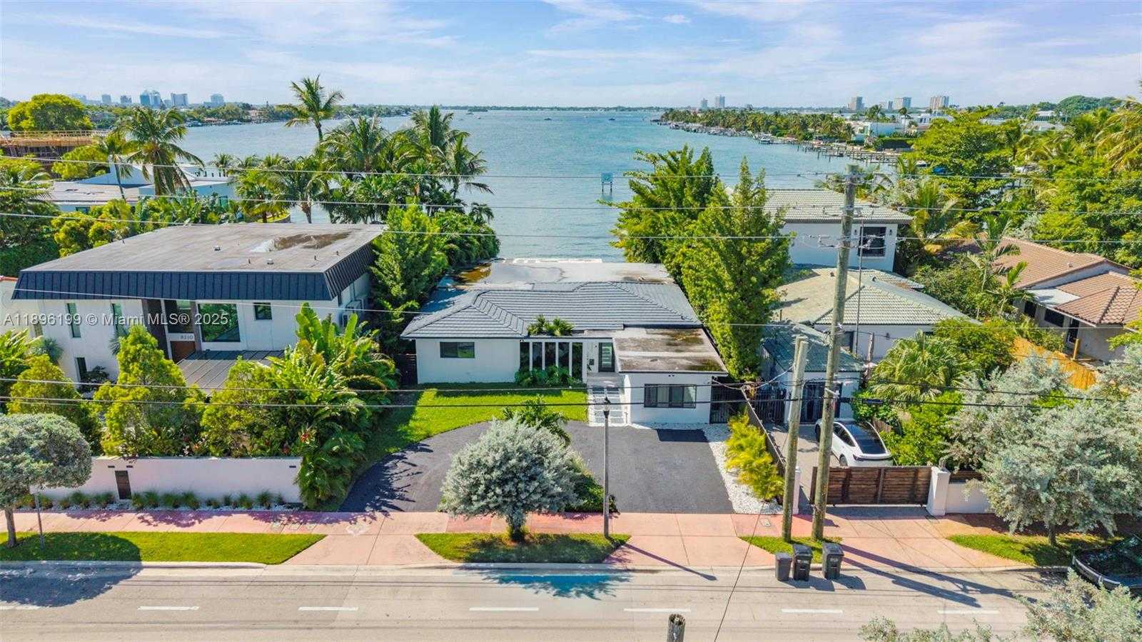 Small Image of 8220 HAWTHORNE AVE, Miami Beach Number 3