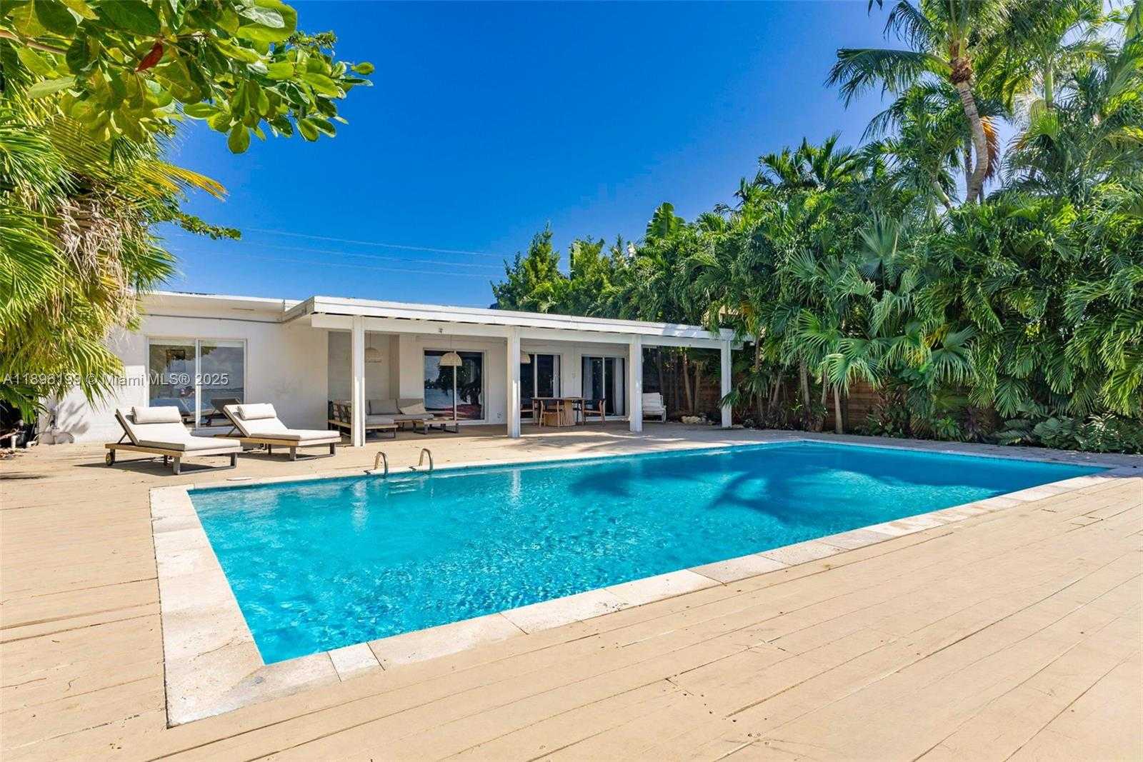 Small Image of 8220 HAWTHORNE AVE, Miami Beach Number 31