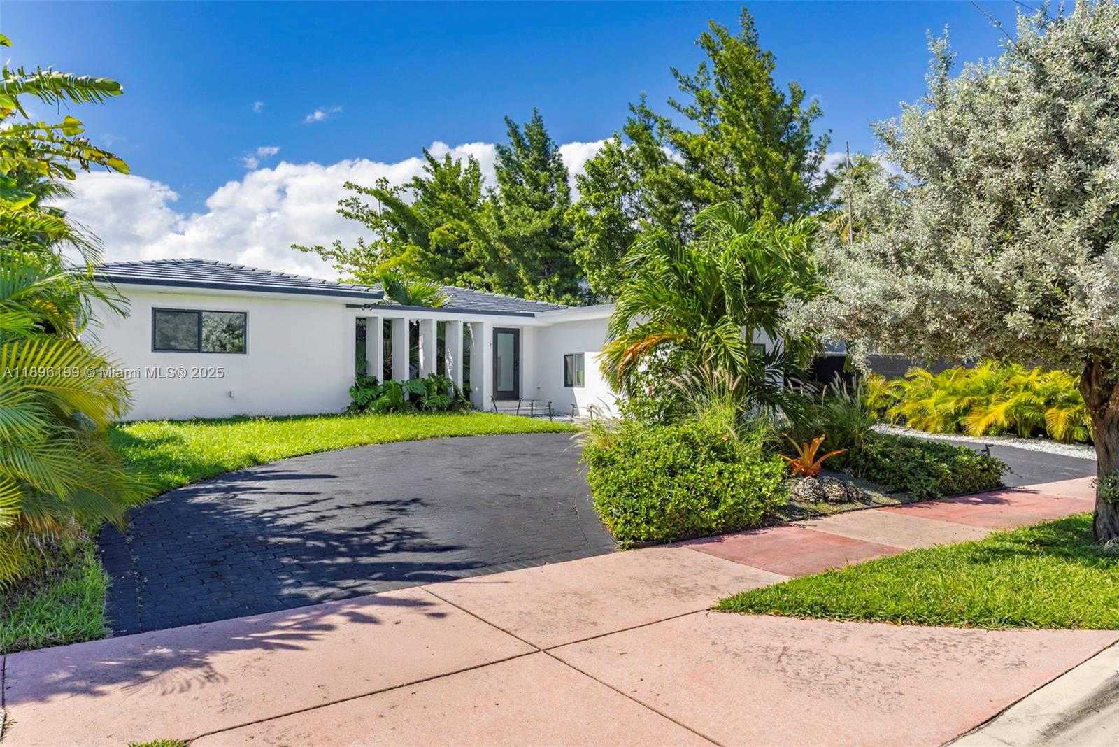 Small Image of 8220 HAWTHORNE AVE, Miami Beach Number 5