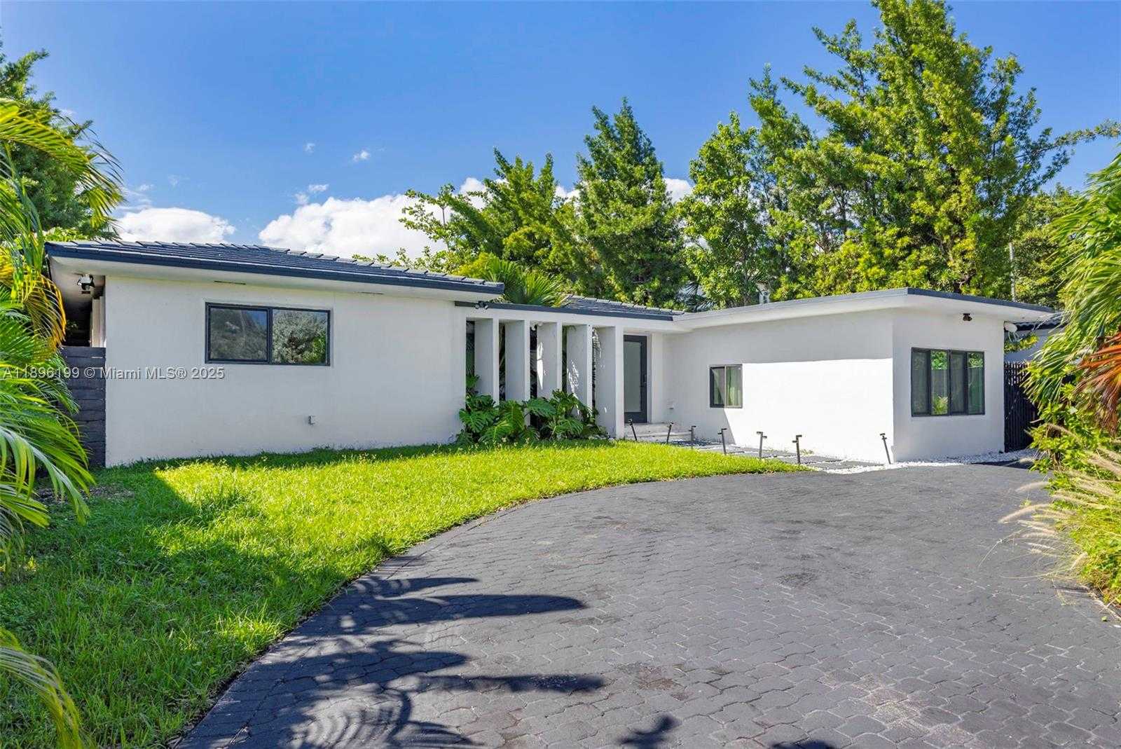 Small Image of 8220 HAWTHORNE AVE, Miami Beach Number 6