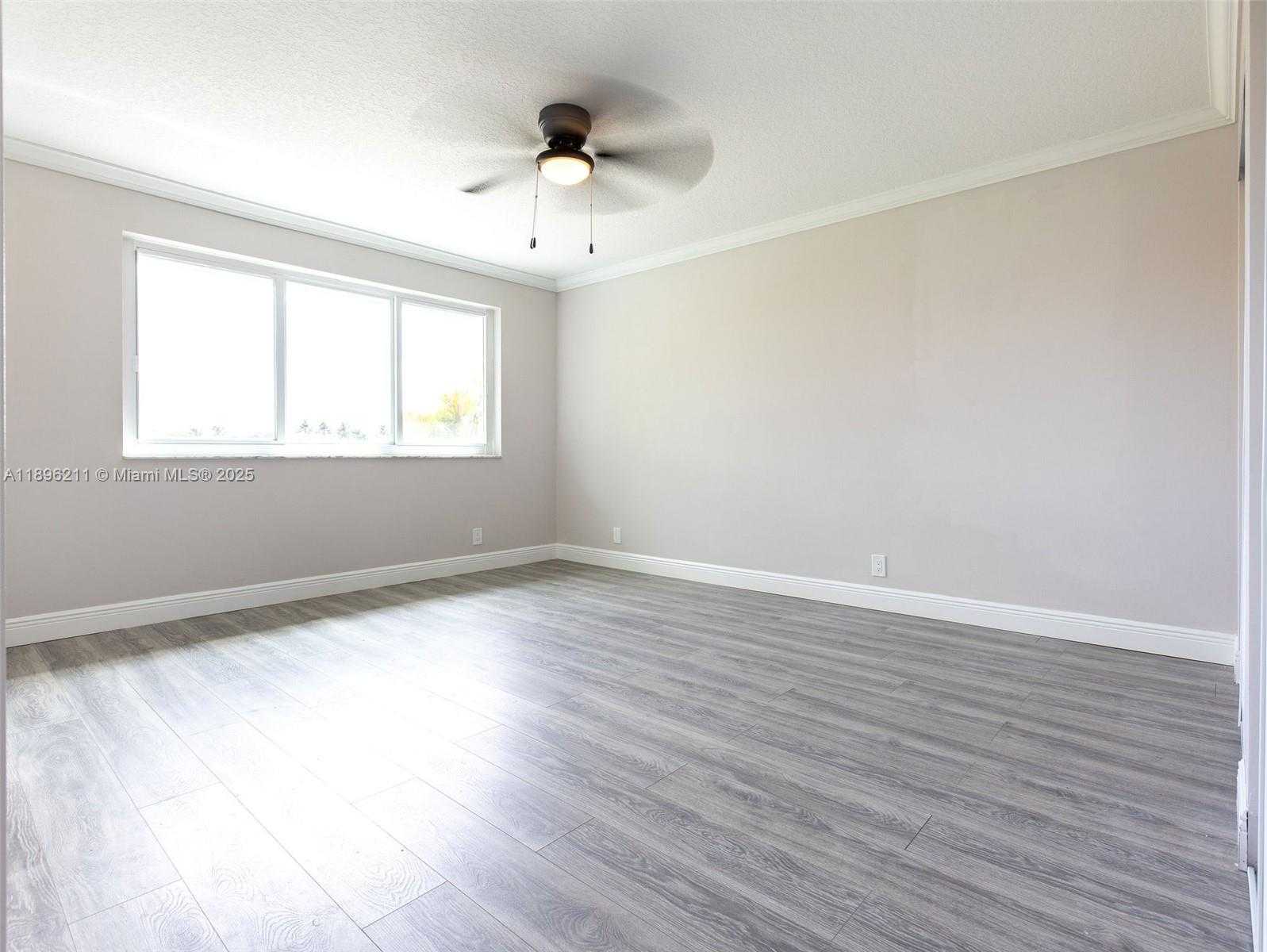 Small Image of 2538 HUNTERS RUN WAY #2538, Weston Number 43