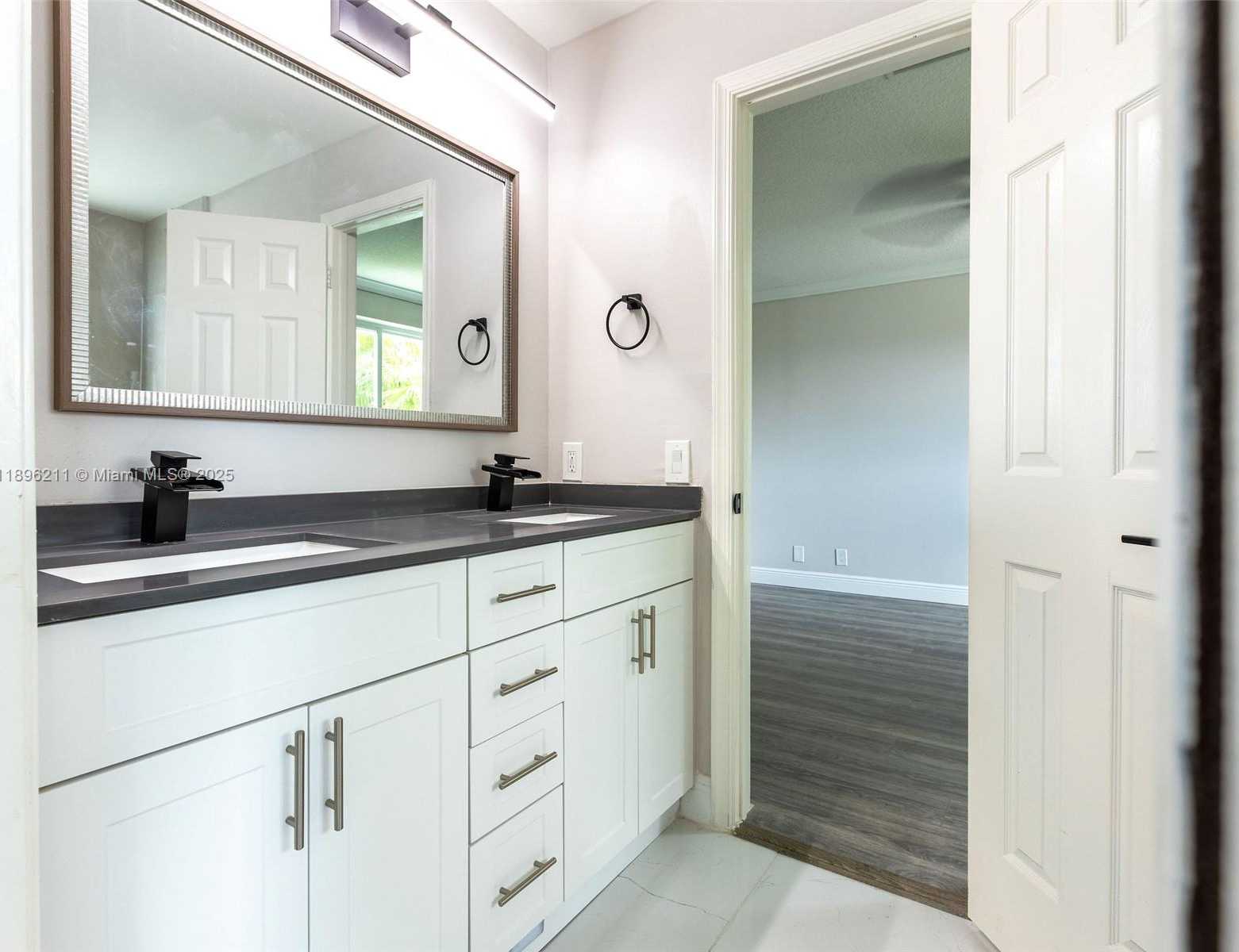 Small Image of 2538 HUNTERS RUN WAY #2538, Weston Number 47