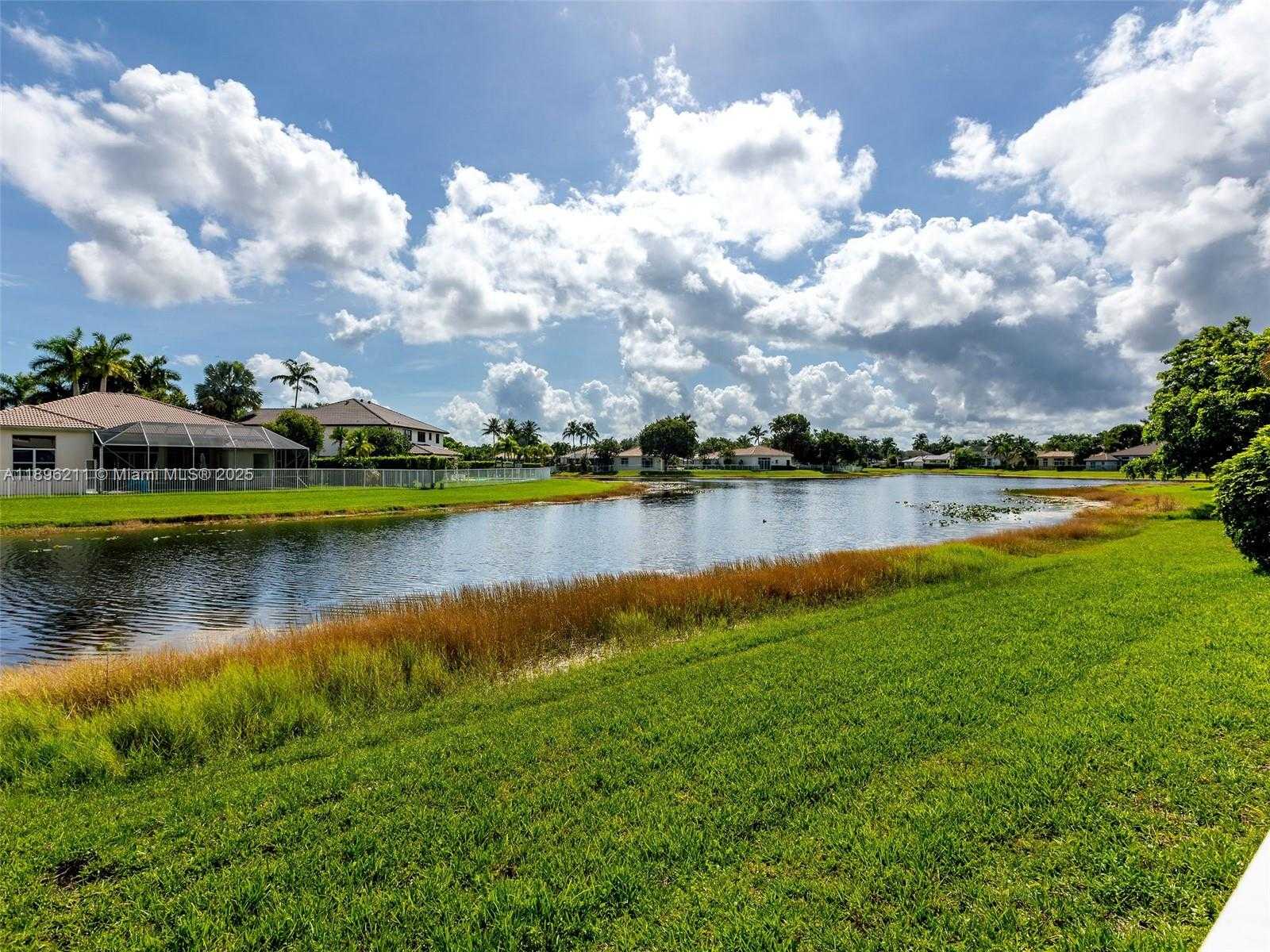 Small Image of 2538 HUNTERS RUN WAY #2538, Weston Number 5