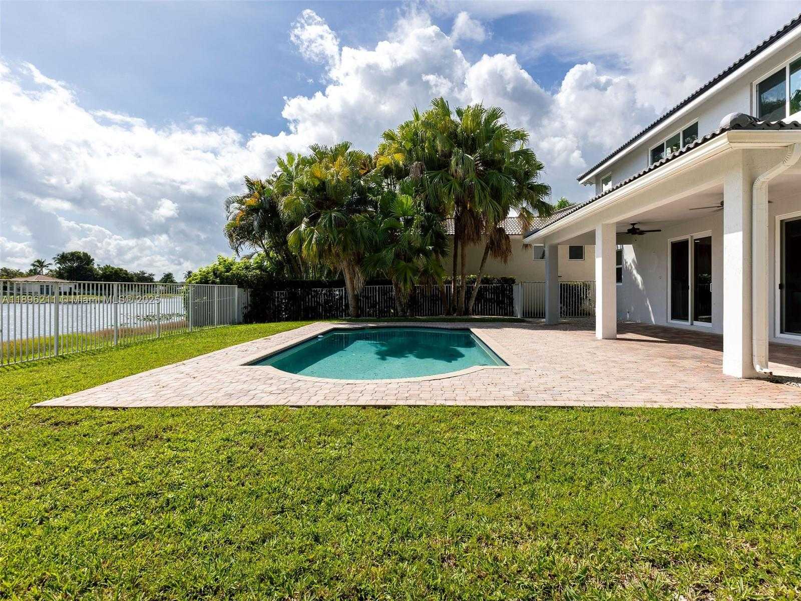 Small Image of 2538 HUNTERS RUN WAY #2538, Weston Number 67