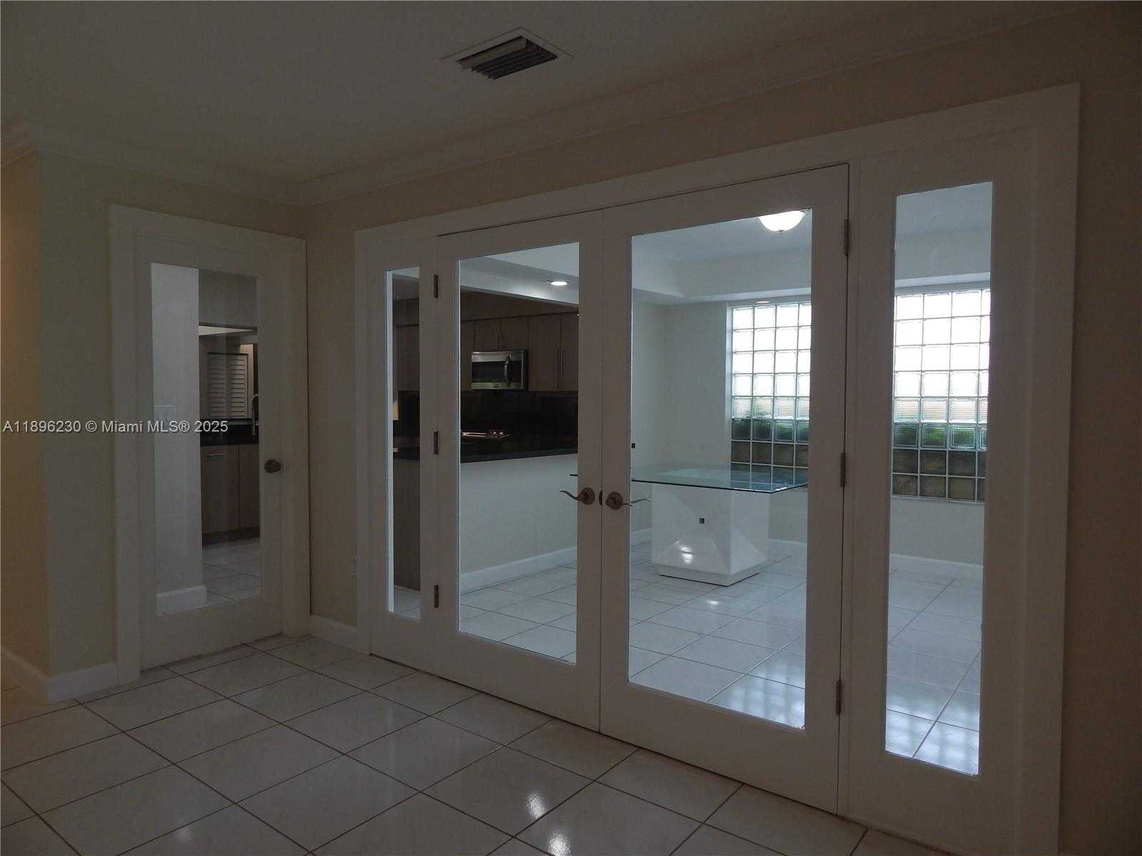 Small Image of 11530 SOUTH WEST 92ND ST, Miami Number 10