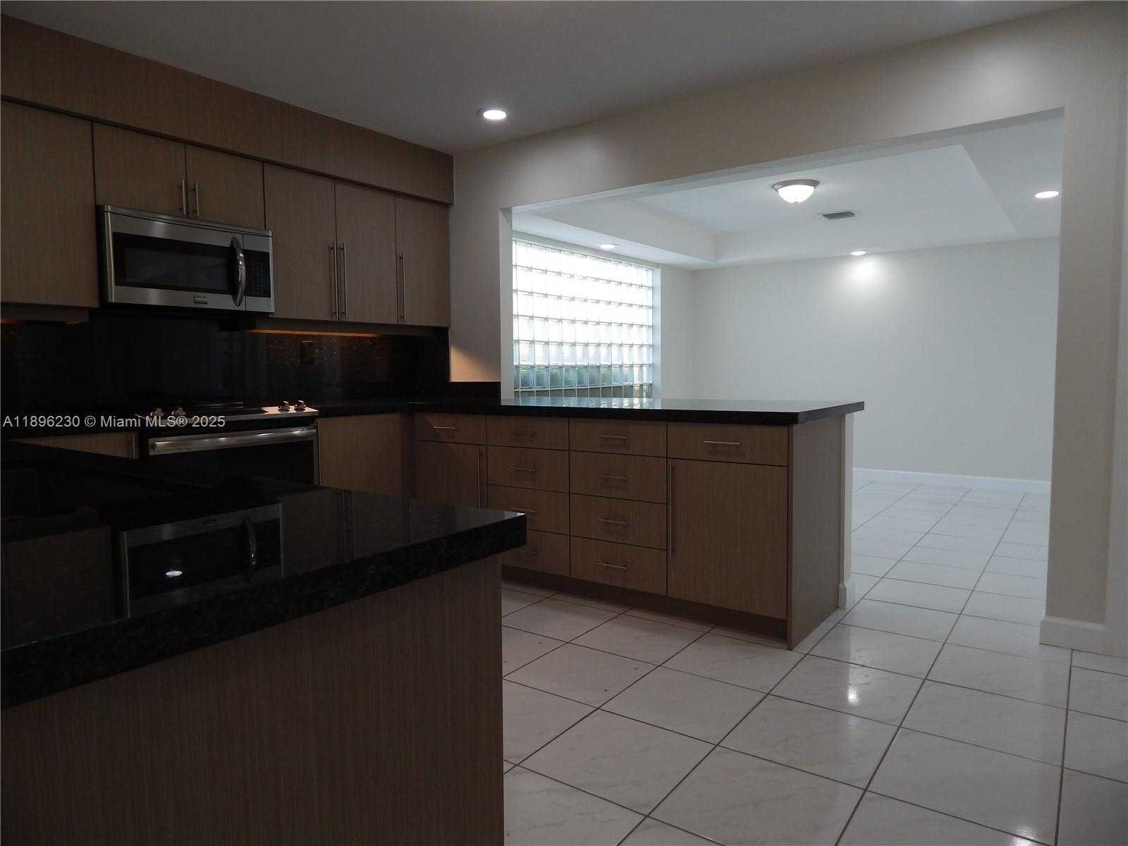 Small Image of 11530 SOUTH WEST 92ND ST, Miami Number 14