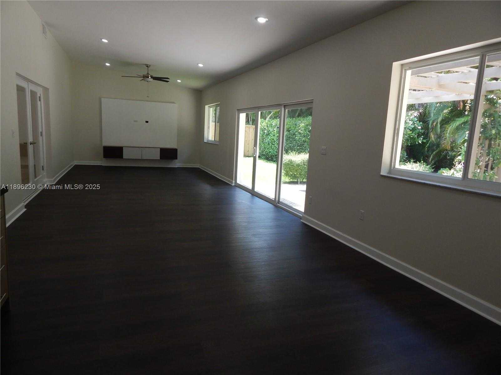 Small Image of 11530 SOUTH WEST 92ND ST, Miami Number 17