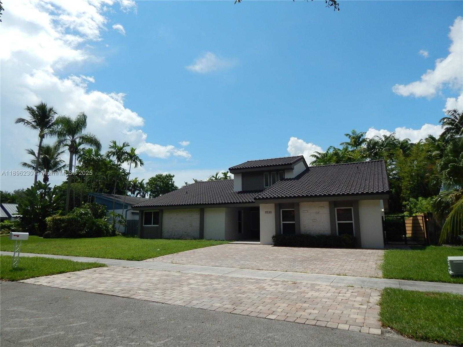 Small Image of 11530 SOUTH WEST 92ND ST, Miami Number 2